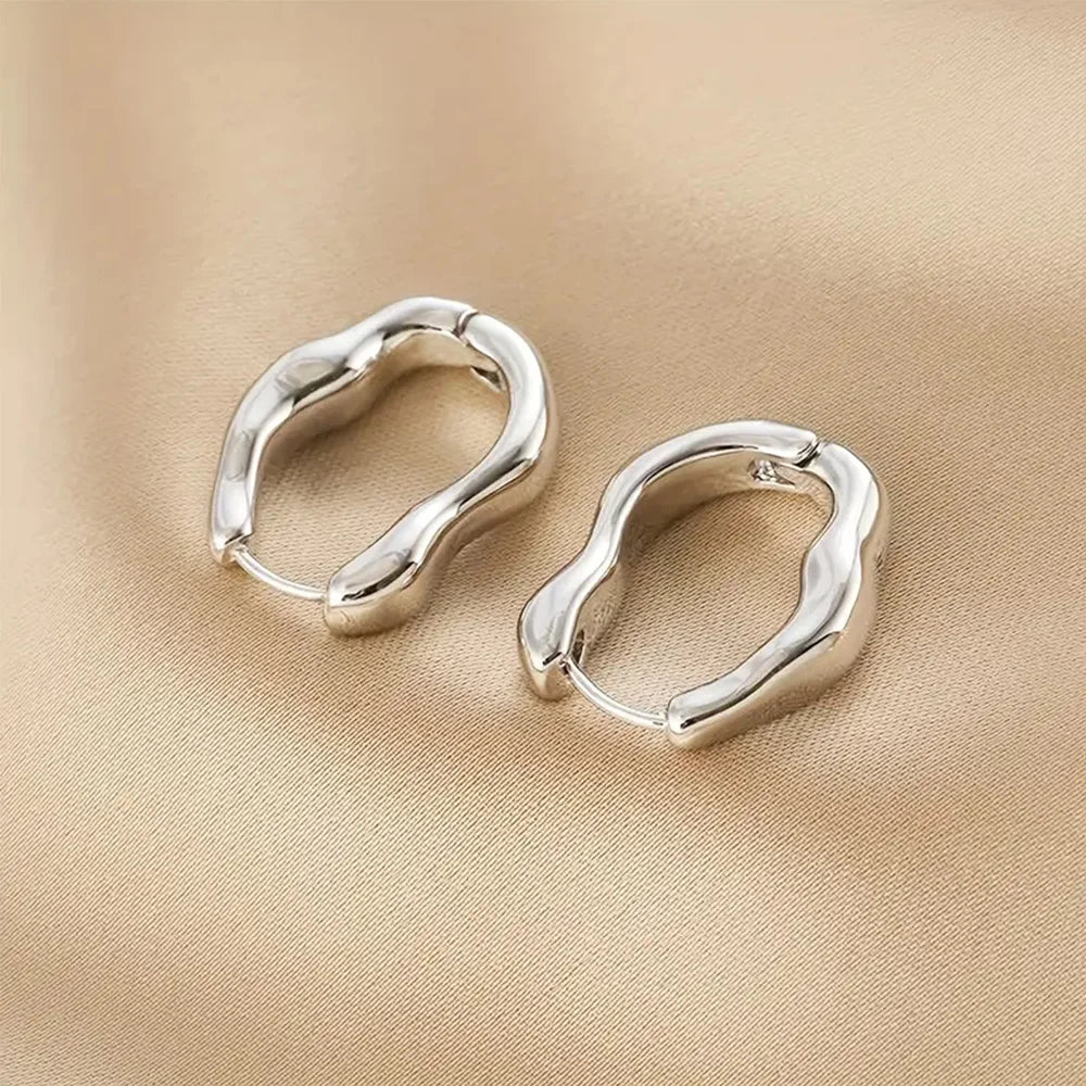 Minimalist Wavy Earrings! Gold and Silver Two-Color Stereo Line Design, Fashionable and Versatile, Suitable for Daily Work Clothing