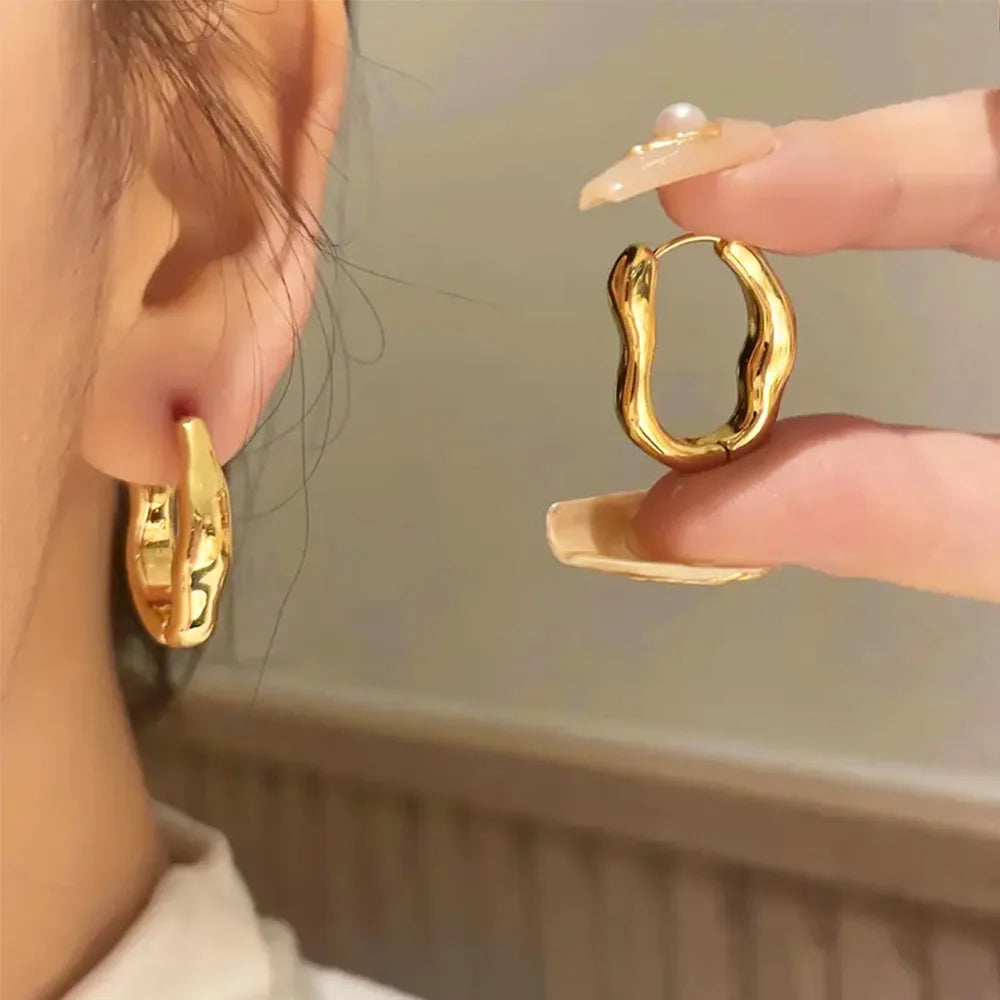 Minimalist Wavy Earrings! Gold and Silver Two-Color Stereo Line Design, Fashionable and Versatile, Suitable for Daily Work Clothing
