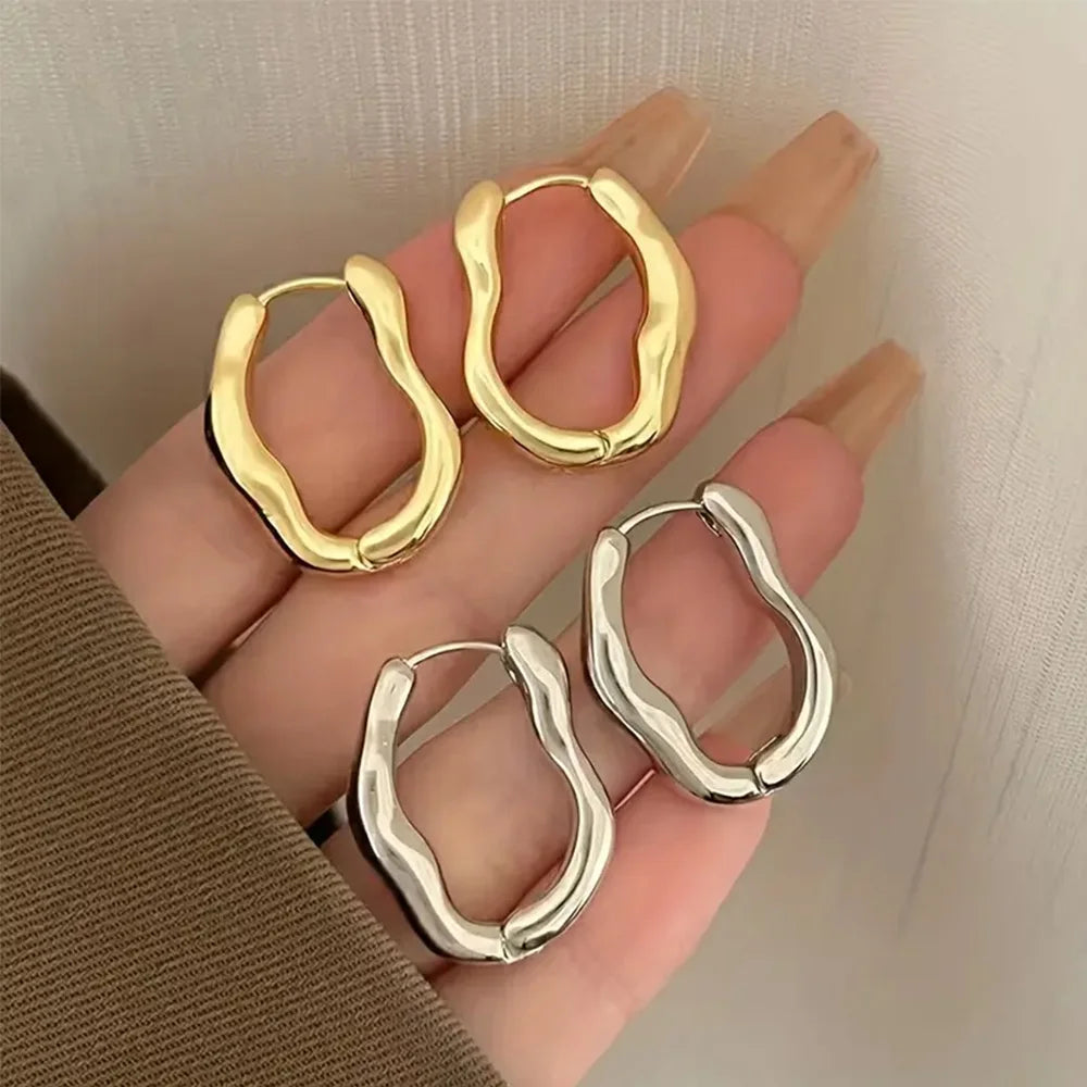 Minimalist Wavy Earrings! Gold and Silver Two-Color Stereo Line Design, Fashionable and Versatile, Suitable for Daily Work Clothing